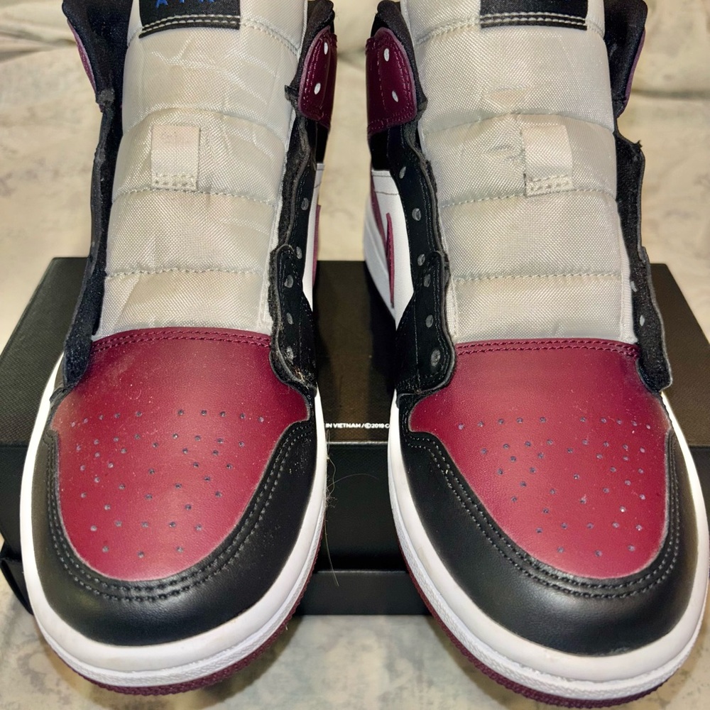 AIR JORDAN 1 MID MAROON & BLACK